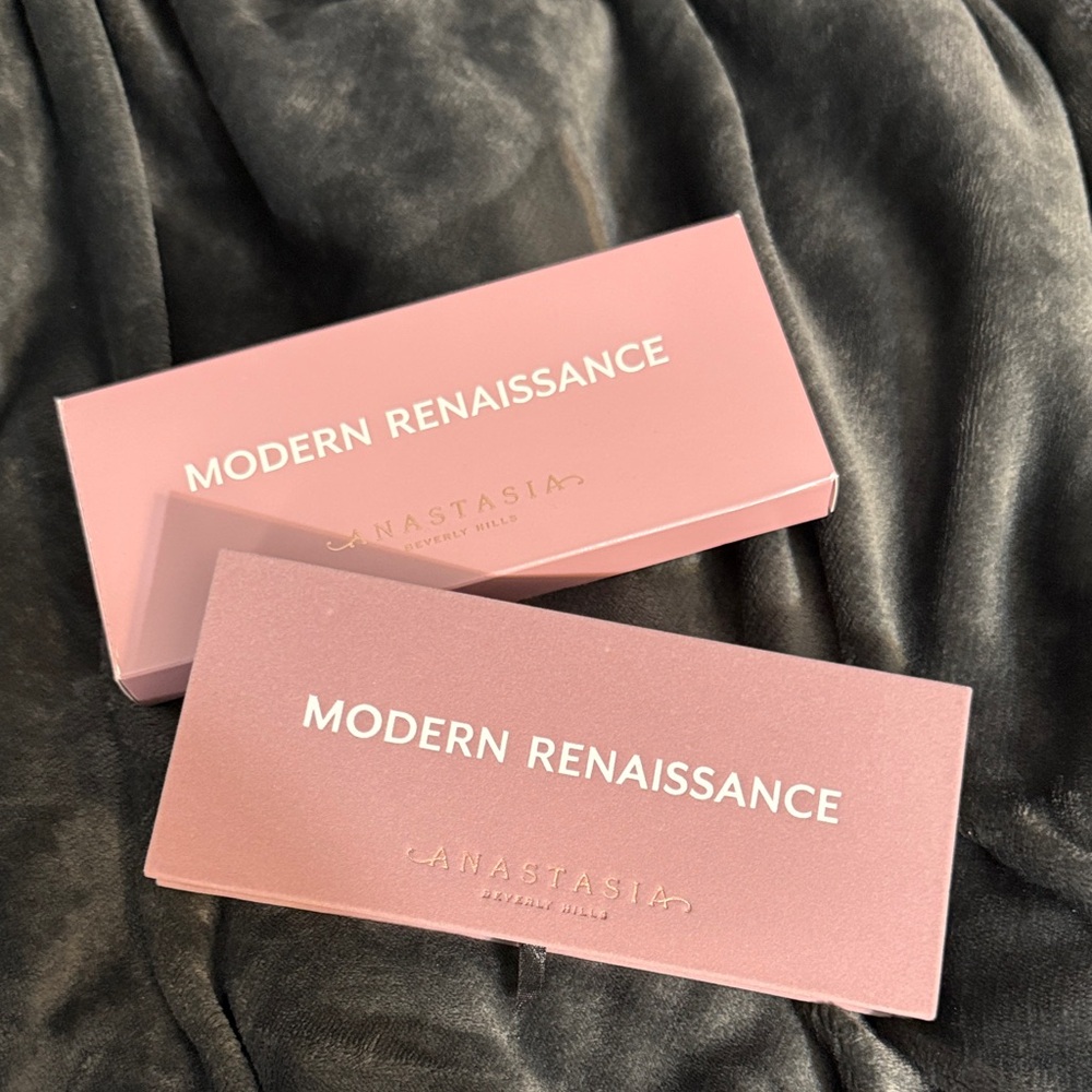 Anastasia Beverly Hills Modern Renaissance in Pink Case